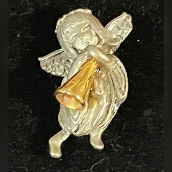 Vintage 1995 David Monn pewter gold plated Angel Blowing Trumpet pin brooch - Picture 1 of 6